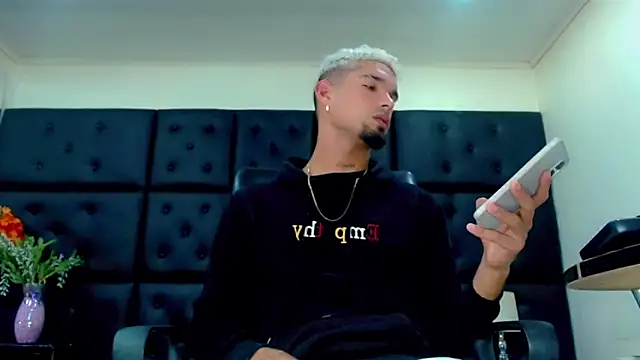 StivBigCock online show from October 24, 2025, 1:57 am