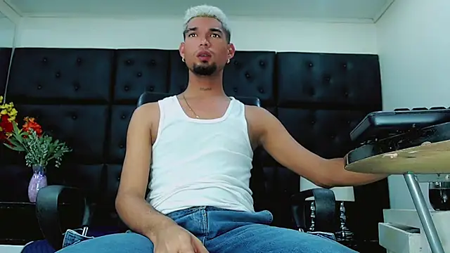 StivBigCock online show from October 26, 2025, 2:17 am