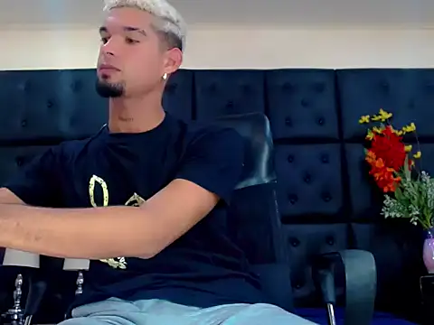 StivBigCock online show from October 28, 2025, 2:04 am