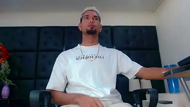 StivBigCock online show from November 2, 2025, 2:25 am