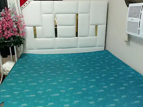 Snapshot of diamondnaked_ chatting on October 7, 2025, 9:06 am diamondnaked online show from October 7, 2025, 9:06 am