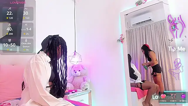 Canddyhot18 online show from October 6, 2025, 1:19 pm