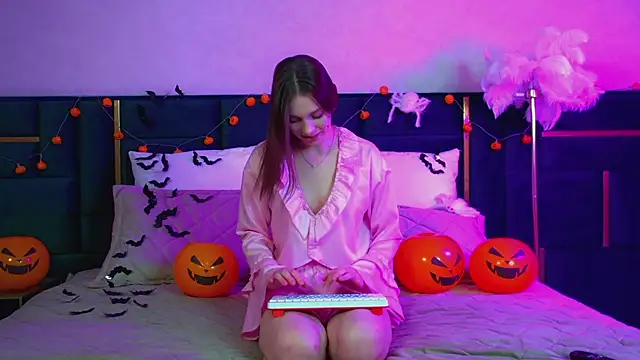 VeronicaVances online show from October 22, 2025, 6:07 pm