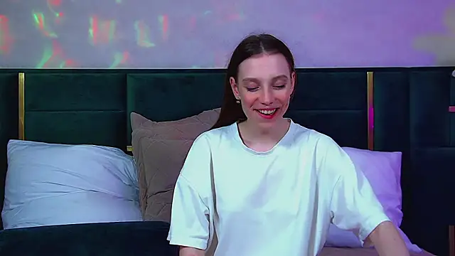 VeronicaVances online show from June 5, 2026, 6:42 am