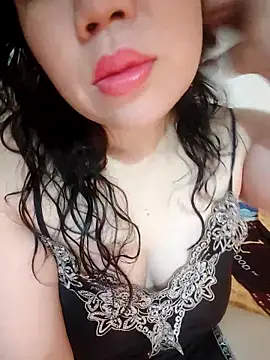 Julyy08 online show from April 20, 2026, 3:26 pm