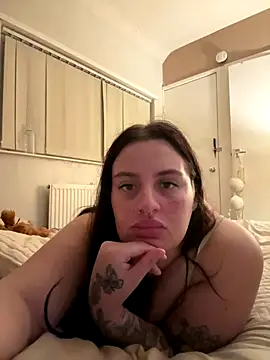 Victoriasteel online show from November 4, 2025, 5:56 pm