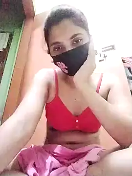 Cute-Runa online show from August 4, 2026, 4:31 pm