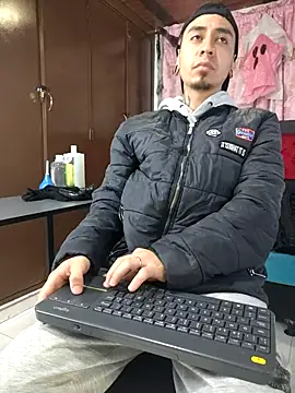 abnerdam01 online show from October 27, 2025, 11:58 am