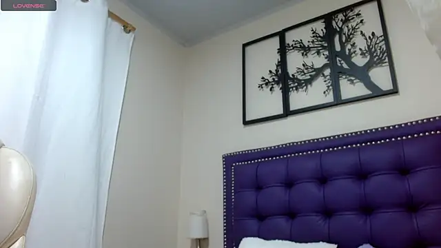 Snapshot of lunadread chatting on November 13, 2025, 12:26 pm lunadread online show from November 13, 2025, 12:26 pm