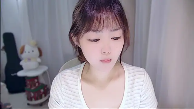 YUANYUAN-A online show from April 4, 2026, 12:35 pm