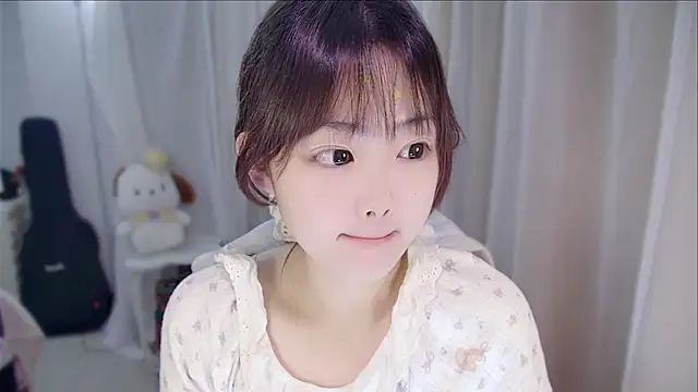 YUANYUAN-A online show from April 16, 2026, 12:28 pm