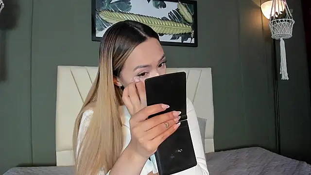 nikolevoshkie  online show from April 11, 2026, 12:20 pm