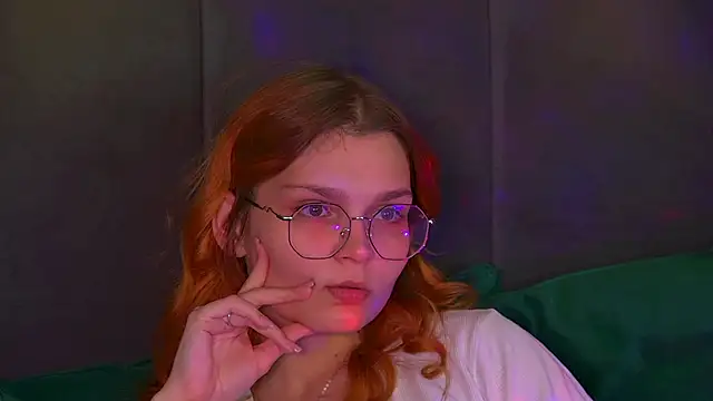 Snapshot of BellaMarebelle chatting on October 10, 2025, 4:28 pm BellaMarebelle online show from October 10, 2025, 4:28 pm