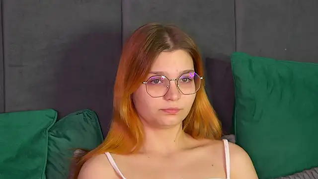 Snapshot of BellaMarebelle chatting on October 24, 2025, 4:20 am BellaMarebelle online show from October 24, 2025, 4:20 am