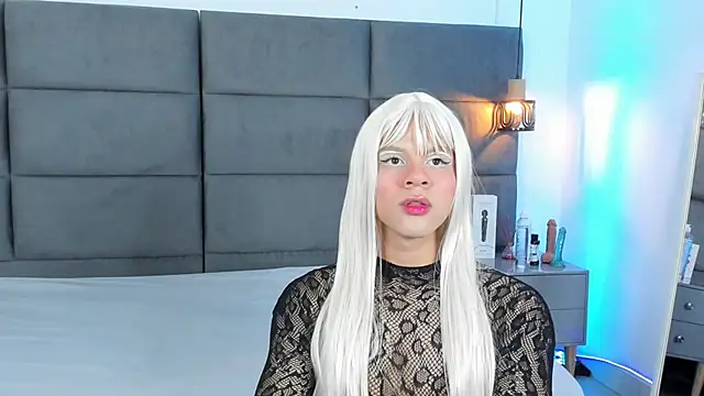 Slenna Moon online show from November 15, 2025, 3:04 am