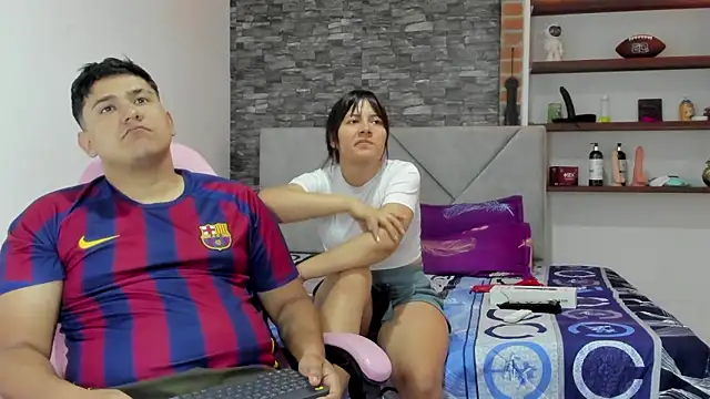 Snapshot of Sexxyy_Couple_ chatting on January 8, 2026, 4:59 am Sexxyy Couple online show from January 8, 2026, 4:59 am