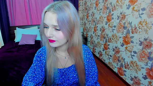 Snapshot of RebeccaChamb chatting on September 18, 2025, 11:45 am RebeccaChamb online show from September 18, 2025, 11:45 am