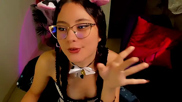 Krysten Riter online show from October 15, 2025, 2:39 pm