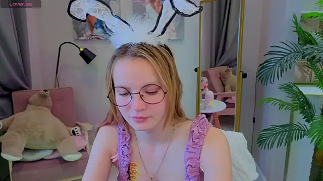 Ginger Emma online show from September 20, 2025, 5:41 am