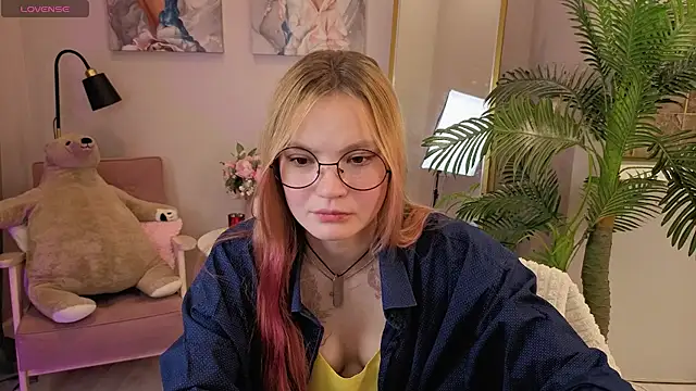 Ginger Emma online show from September 28, 2025, 5:24 am