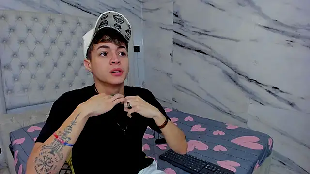 Ari and Storm online show from December 16, 2025, 2:11 pm