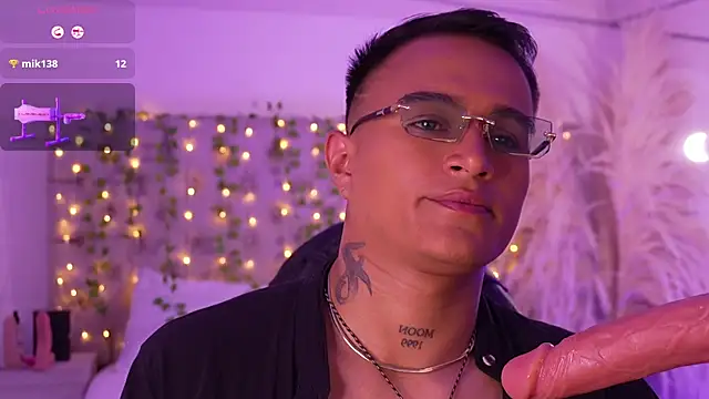 LiamDeep online show from December 22, 2025, 11:24 pm