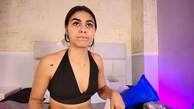 KimberlyLoren online show from October 4, 2025, 12:58 pm