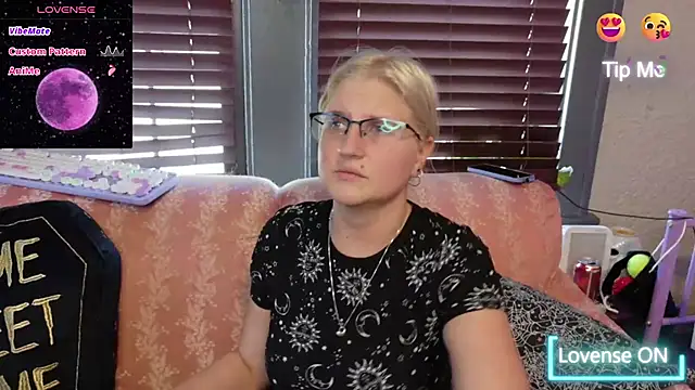 samanthamalichite online show from September 29, 2025, 9:08 pm