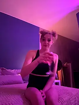 honeymoon111 online show from November 20, 2025, 11:15 pm