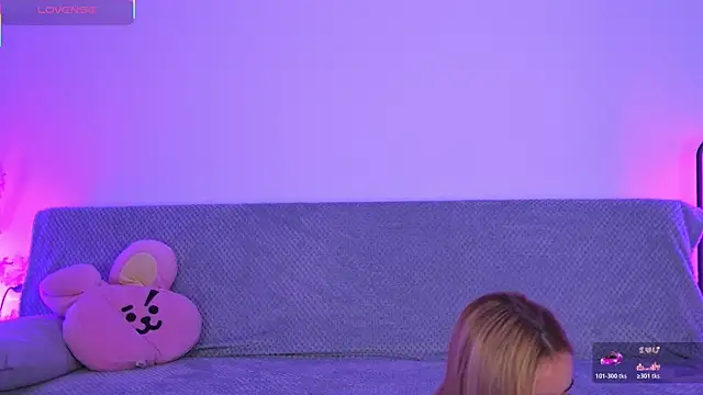 AmyKent  online show from April 18, 2026, 2:43 pm