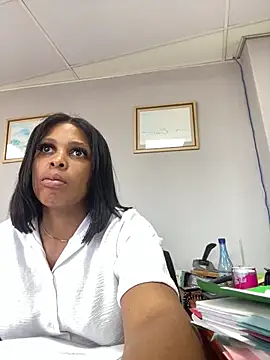 Snapshot of 031bubbles chatting on December 17, 2025, 7:58 am 031bubbles online show from December 17, 2025, 7:58 am