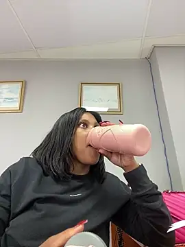 Snapshot of 031bubbles chatting on December 18, 2025, 7:47 am 031bubbles online show from December 18, 2025, 7:47 am