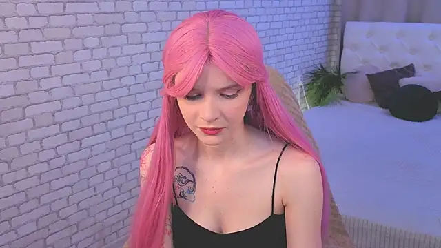 KiraMountrays online show from September 22, 2025, 10:12 pm