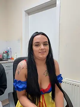 Snapshot of scottishcouple2002 chatting on October 29, 2025, 1:19 am scottishcouple2002 online show from October 29, 2025, 1:19 am