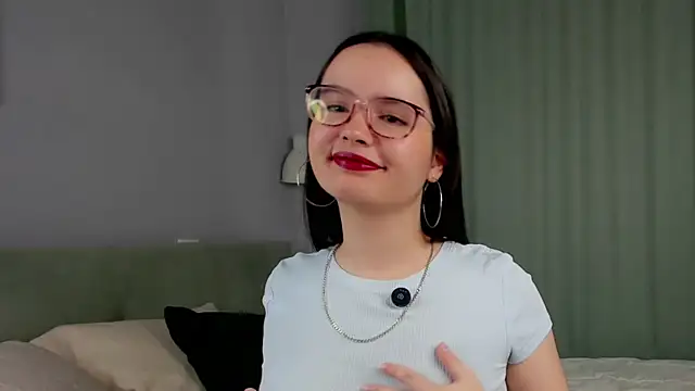 WildaBisom online show from October 8, 2025, 1:14 am