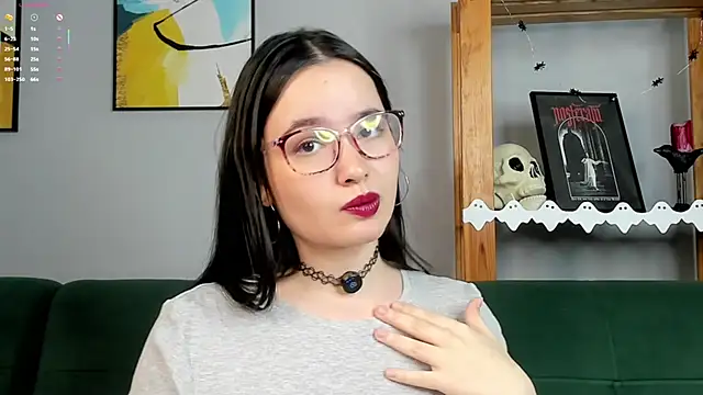 WildaBisom online show from October 28, 2025, 1:20 am