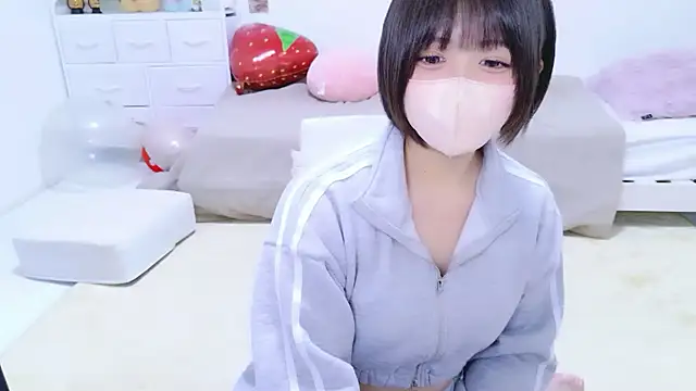 Snapshot of Hinata_Sun chatting on May 3, 2026, 9:10 pm Hinata Sun online show from May 3, 2026, 9:10 pm