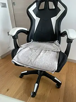 Snapshot of bananasex204 chatting on April 9, 2026, 2:33 pm bananasex204 online show from April 9, 2026, 2:33 pm