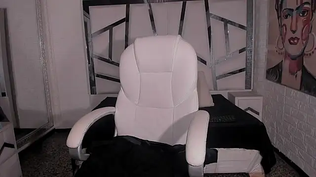 Alisha Evans Rs online show from October 12, 2025, 3:27 am