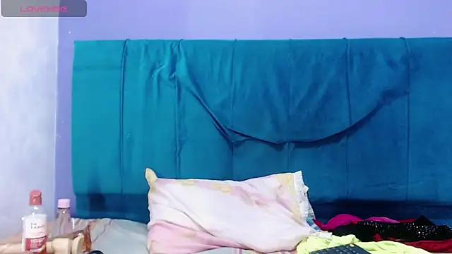 andrealopezcm101 online show from April 9, 2026, 2:22 am