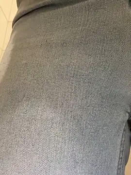 Cumonmme online show from April 21, 2026, 9:17 pm