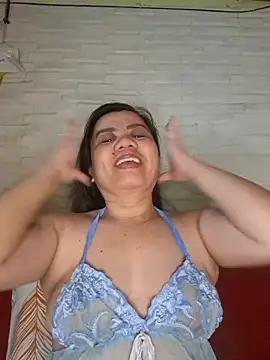 hotlyn45 online show from April 2, 2026, 7:33 pm