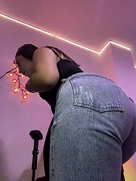 Amelia laurent online show from March 17, 2026, 1:10 am