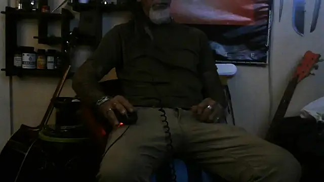 Snapshot of crassanova chatting on May 20, 2026, 9:10 pm crassanova online show from May 20, 2026, 9:10 pm