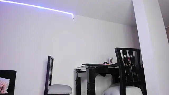 Snapshot of Cloekatz_ chatting on December 23, 2025, 1:03 am Cloekatz online show from December 23, 2025, 1:03 am