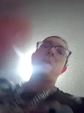 Eyelisss online show from November 28, 2025, 7:27 pm