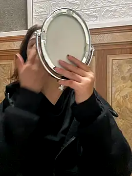 Snapshot of Lonnina chatting on November 5, 2025, 7:30 am Lonnina online show from November 5, 2025, 7:30 am