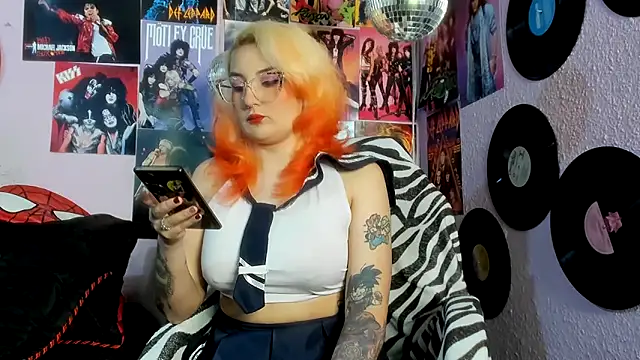 Avril Maria online show from February 15, 2026, 7:54 pm