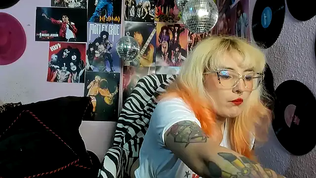 Avril Maria online show from March 18, 2026, 6:33 pm