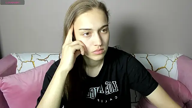 Alisa  Kelly online show from September 13, 2025, 3:06 am